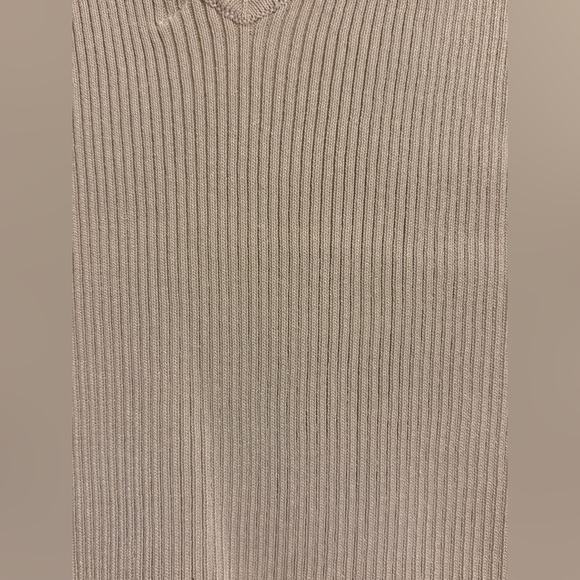 The Workshop Ribbed V-Neck Tank - Picture 13 of 13